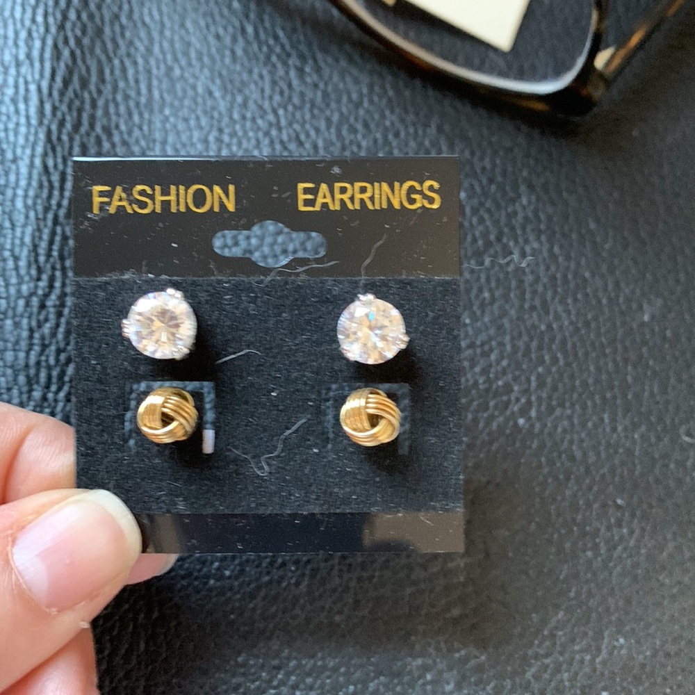 Assorted stud earrings - Picture 7 of 9